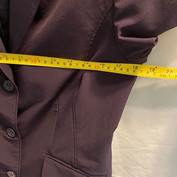 🌷3/$25🌷 Ladies blazer - Picture 3 of 4